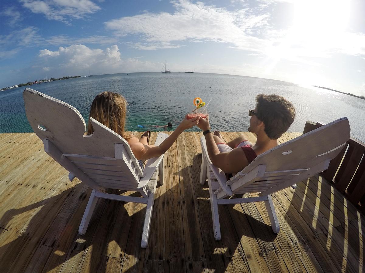 Utila Lodge Экстерьер фото