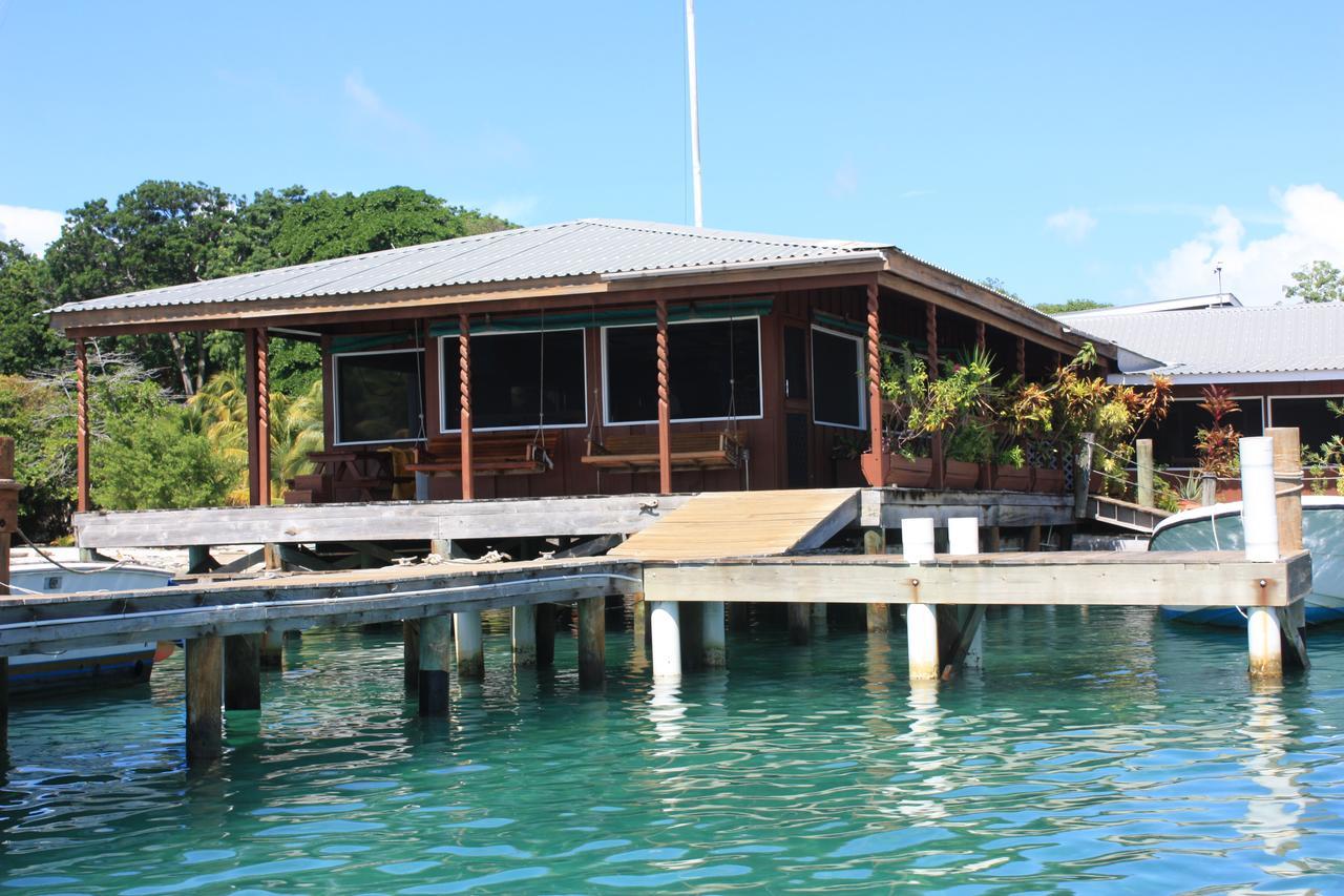 Utila Lodge Экстерьер фото