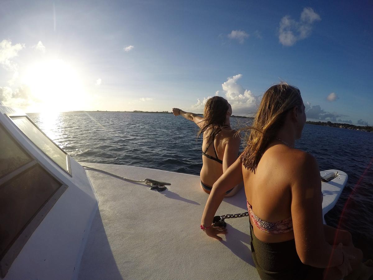 Utila Lodge Экстерьер фото