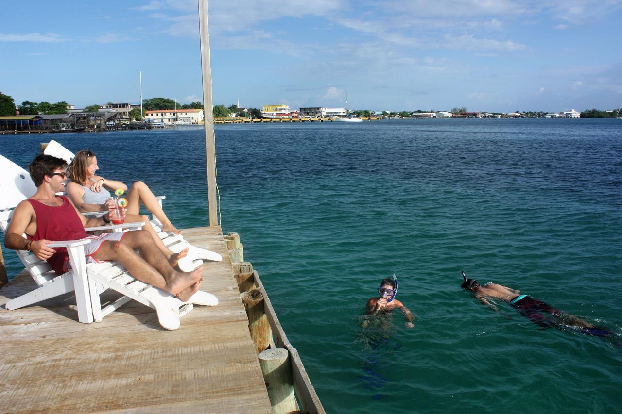 Utila Lodge Экстерьер фото