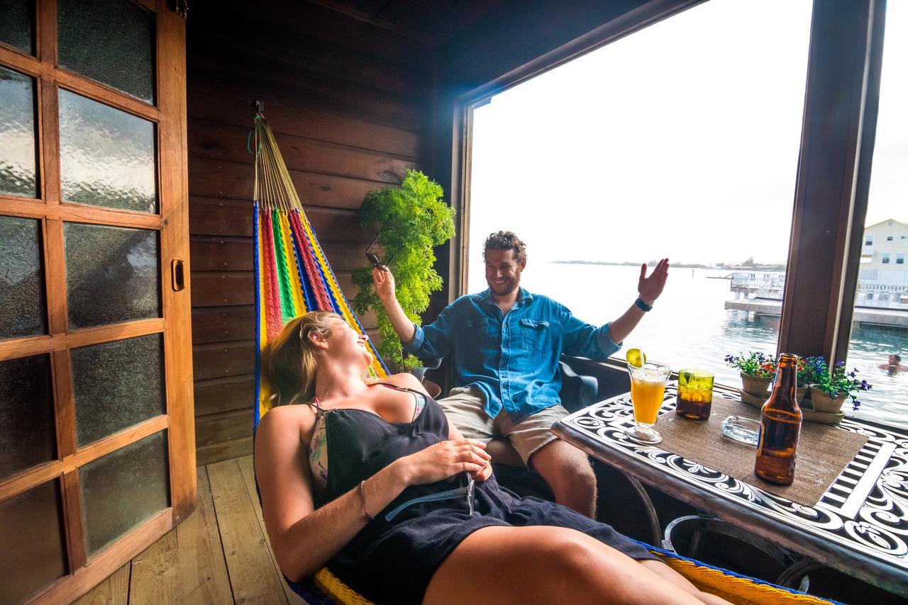 Utila Lodge Экстерьер фото
