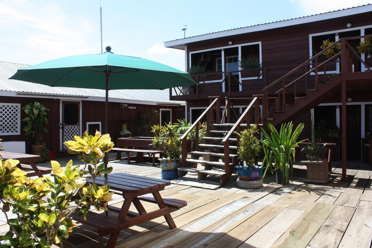 Utila Lodge Экстерьер фото