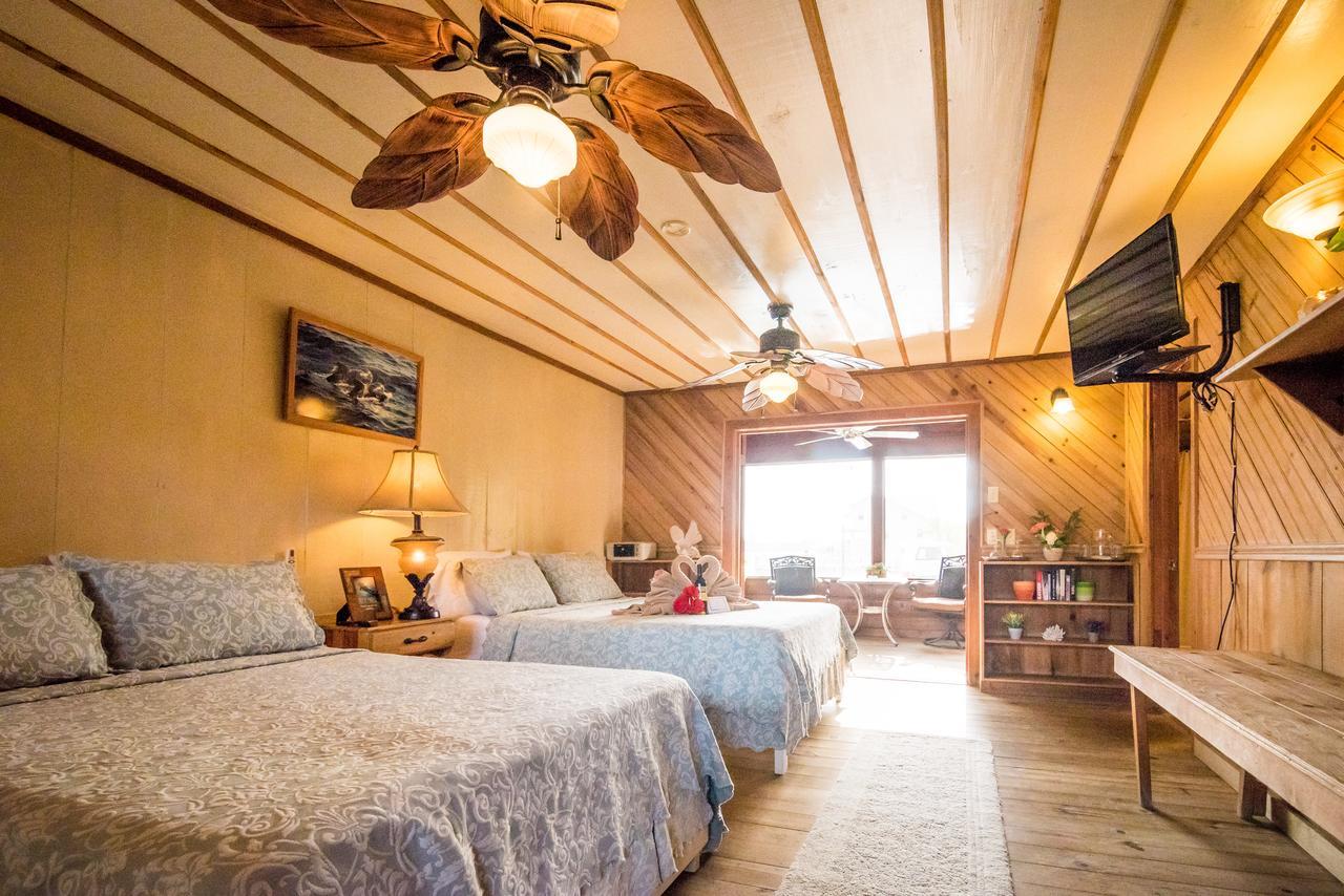 Utila Lodge Экстерьер фото